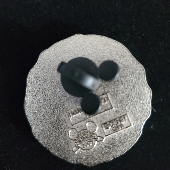 Mickey Mouse Silver Pirate Coin Pin - Picture 3 of 8